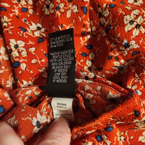 Chic Floral Cutout Red Blouse - Picture 13 of 13